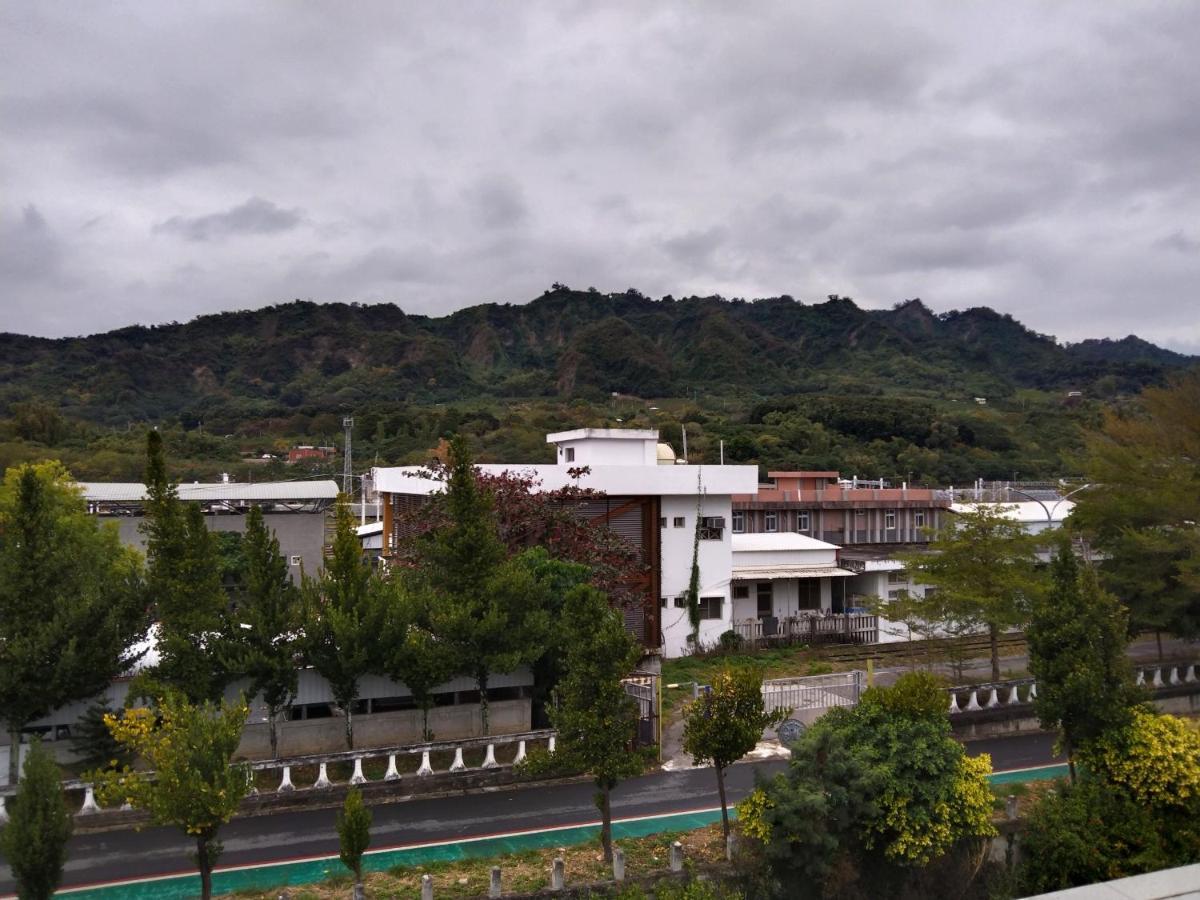 臺東火車站 黎亞兒民宿liyar House 青旅客棧 T'ai-tung Buitenkant foto